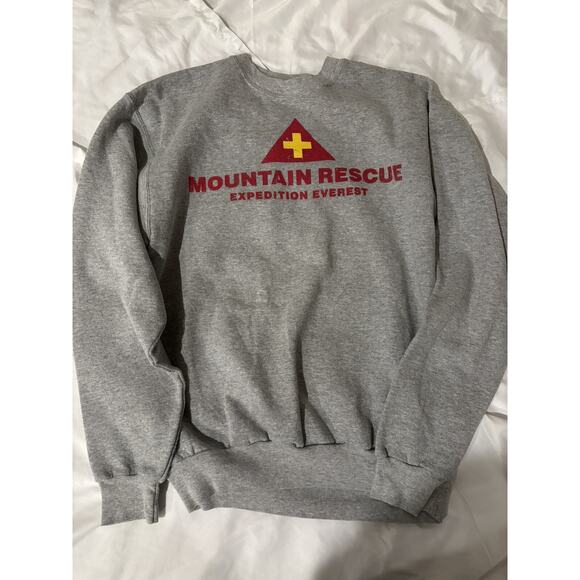 Disney Expedition Everest Mountain Rescue Mens Small Sweatshirt Great Graphics - Picture 1 of 2